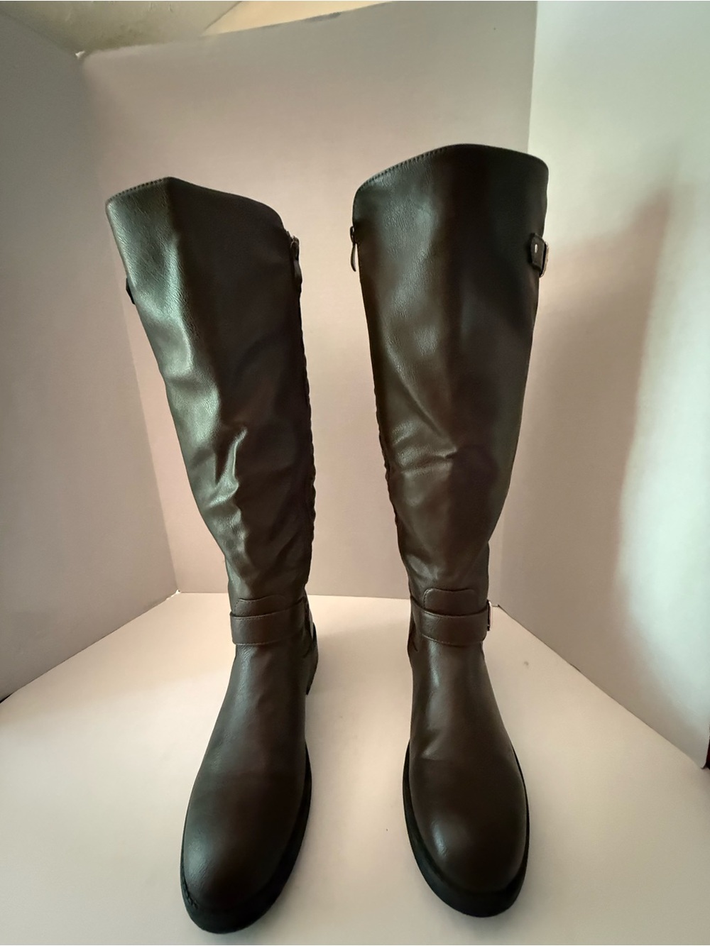 Dream Pairs Knee High Brown Buckle Boots Women’s 8.5 NEW